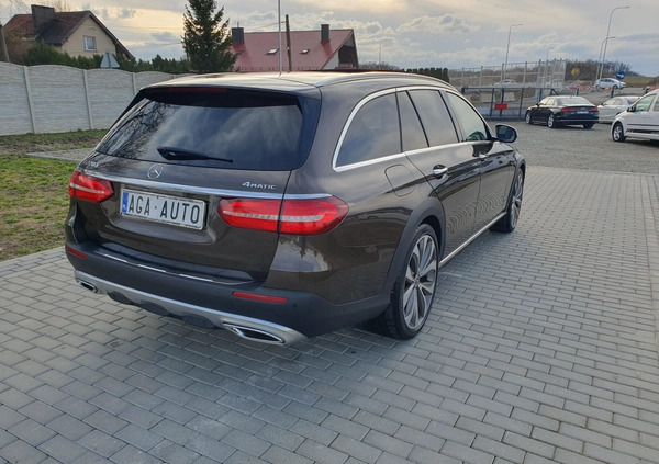 Mercedes-Benz Klasa E cena 139999 przebieg: 248000, rok produkcji 2017 z Biała małe 667
